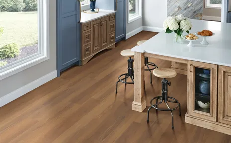 Oak look vinyl plank in casual kitchen with breakfast bar